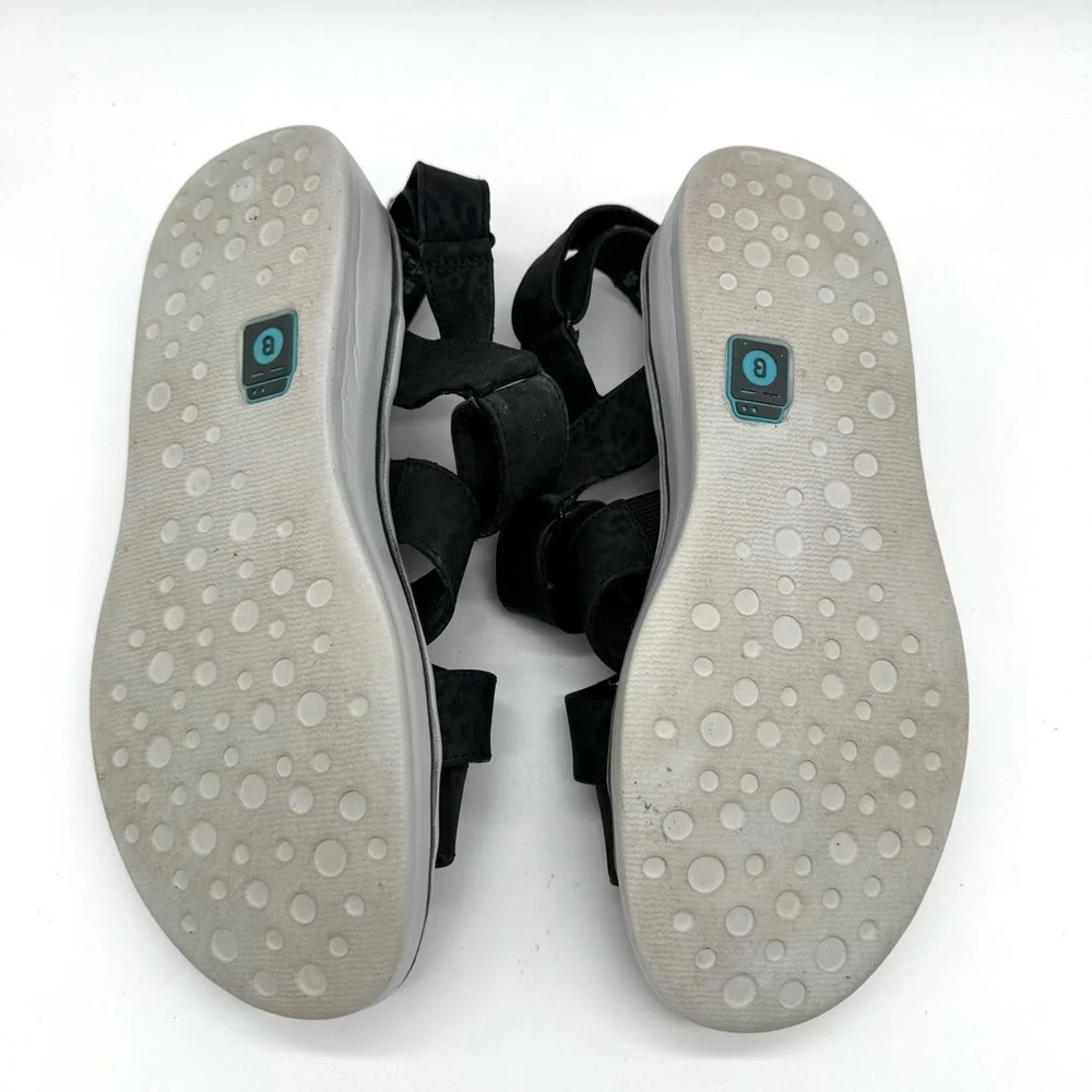 BZees traveler Comfort Sandal Black tonal animal print